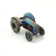 Drums and Crates 1/72 Miniature Antique Farm Tractor 1930s – 40s