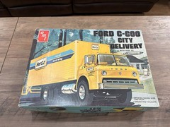 AMT Ford C-600 City Delivery Truck 1:25 Plastic Model Kit Unassembled T548
