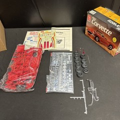 AMT Ertl 1962 Corvette 3 in 1 Kit # 6521 1:25 Unassembled