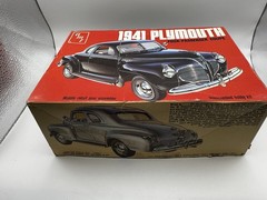 AMT 1941 Plymouth Four-Passenger Coupe Plastic Model Car Kit Scale 1/25 #T148