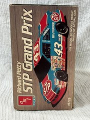 1990 Amt Ertl 43 Richard Petty STP Grand Prix Pontiac 1:25 Model Kit 6728