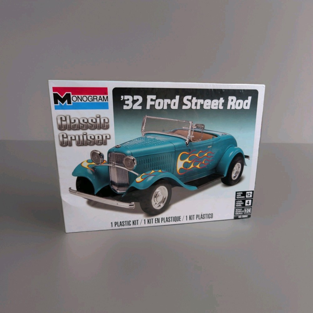 Revell Monogram 1932 Ford Street Rod Classic Cruiser 1:24 Scale Model Car Kit