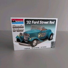 Revell Monogram 1932 Ford Street Rod Classic Cruiser 1:24 Scale Model Car Kit
