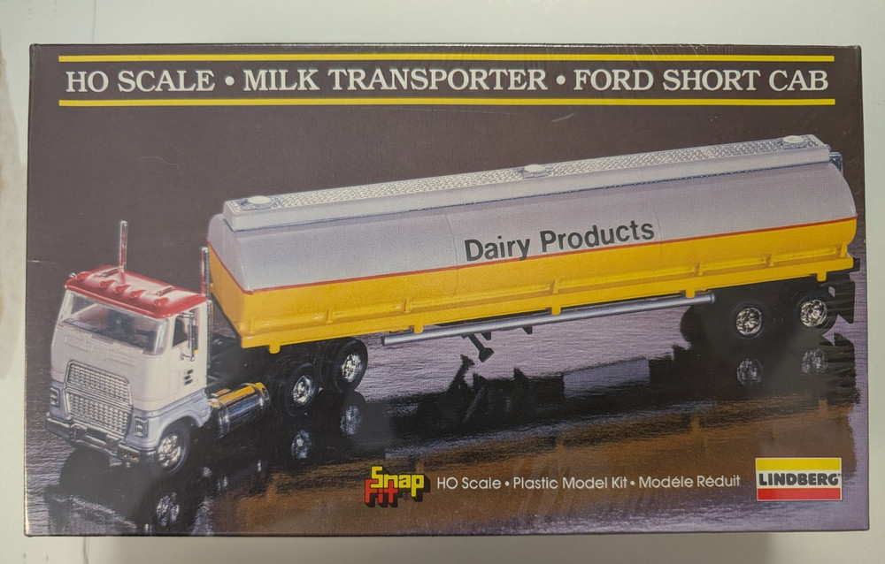 Lindberg SnapFit 1/87 HO Scale Ford CL-9000 Truck Milk Dairy Tanker Transporter