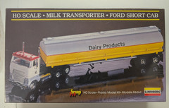 Lindberg SnapFit 1/87 HO Scale Ford CL-9000 Truck Milk Dairy Tanker Transporter