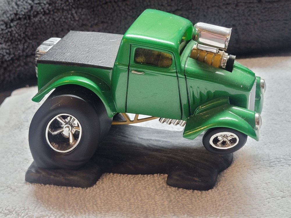 Awewome Built Up “Willy Haulin” Polar Lights Willys Pickup Gasser Model Truck!
