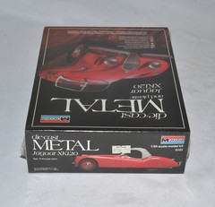 New Sealed NOS Jaguar XK120 Monogram 1:24 Scale Metal & Plastic Model Car Kit No