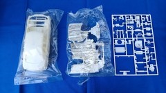 Vintage 2005 Chrysler 300C AMT 1/25 Scale Plastic Model Kit AMT-681