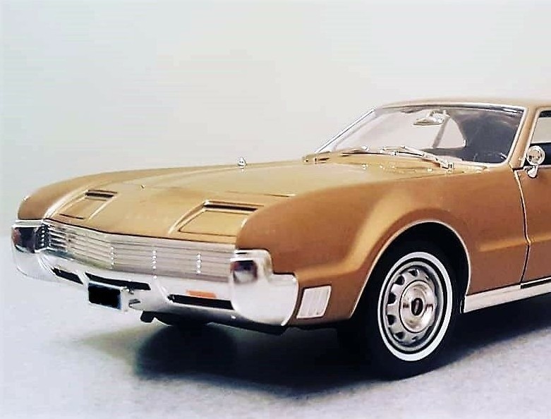 OLDS Oldsmobile Toronado Built Model Promo Classic Car Race Carousel Gold 442