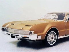 OLDS Oldsmobile Toronado Built Model Promo Classic Car Race Carousel Gold 442