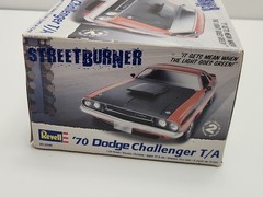 Revell 1970 Dodge Challenger T/A 1/25 Scale StreetBurner Model 85-2596 Box Wear