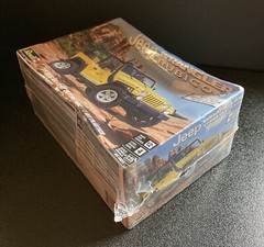Revell Jeep Wrangler Rubicon Model Kit 85-4501 Brand New Sealed Damaged Box