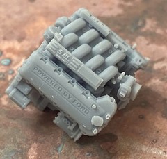 1:24 Scale: Ford Engine Pack; 3 Engines: Coyote 5.0, GT350 VooDoo;Custom Lincoln