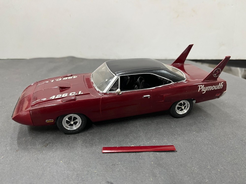 C11 1970 Plymouth Superbird built model Car Vintage McM 1/24