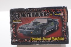 REVELL MOTORWORKS 1979 FIREBIRD STREET MACHINE SCALE 1:25 MODEL KIT NEW 85-0807