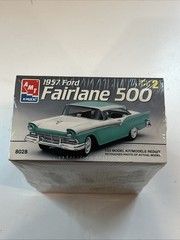 Vintage AMT Ertl 1957 Ford Fairlane 500 1:25 Model Kit 8028