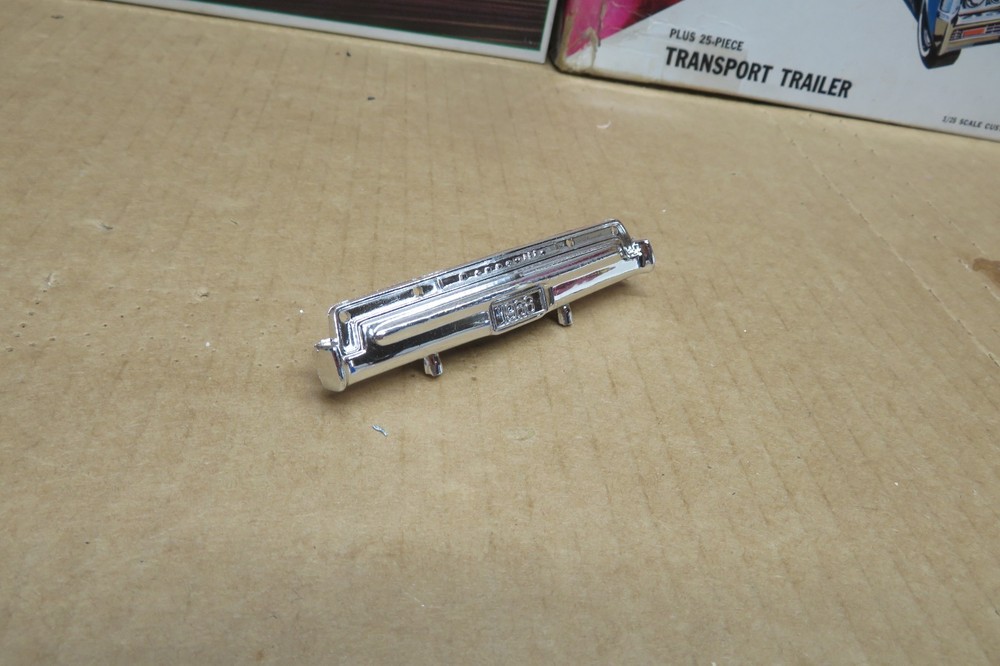 ORIGINAL 1/25 MPC 1968 PONTIAC BONNEVILLE DATED NOS REAR BUMPER