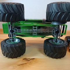 Revell Grave Digger Monster Jam Truck SnapTite Model 5″ x8″ with a Hot wheels