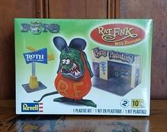 Ed “BIG DADDY” Roth Revell RAT FINK w/Diorama Plastic Model Kit “CRAZY Painter”