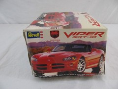 Revell 1/25 Scale Dodge Viper SRT-10 Model Car Kit #85-2188 New!