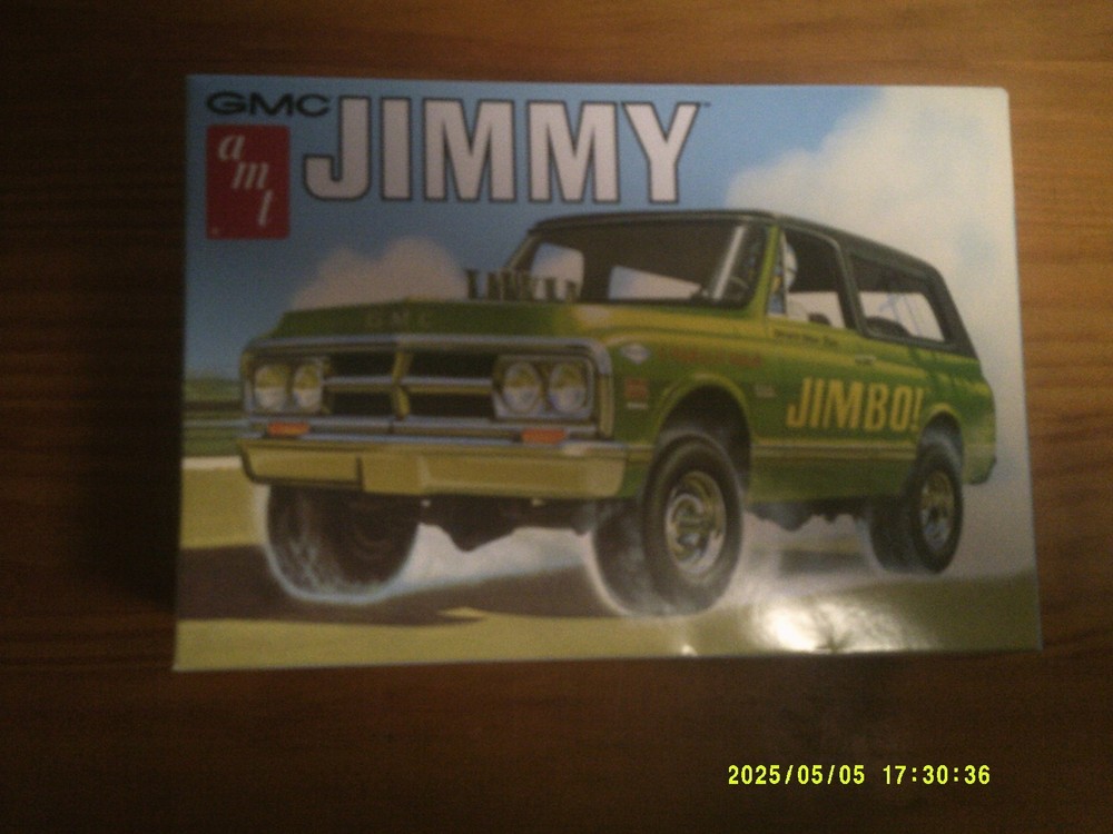AMT 1/25 Scale AMT1219 1972 GMC Jimmy Model Kit