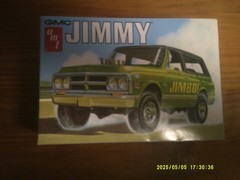 AMT 1/25 Scale AMT1219 1972 GMC Jimmy Model Kit