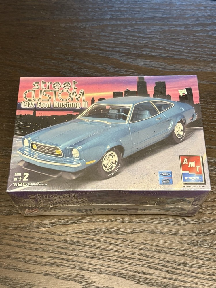 AMT ERTL 1977 Ford Mustang II Street Custom Model Kit 1:25 Scale sealed