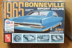 AMT 1965 PONTIAC BONNEVILLE SPORT COUPE 1/25 SCALE MODEL KIT