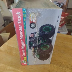 Revell Grave Digger Monster Truck 1/25 Model Kit New Sealed 1998 85-1901