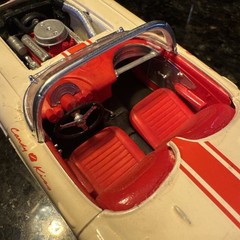 Revell 1960 Chevrolet Corvette 1:25 scale OPEN & ALMOST COMPLETE