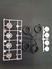 POLICE CAR WHEELS HUBCAPS & TIRES from 70 Road Runner Revell 1:24 Model Kit