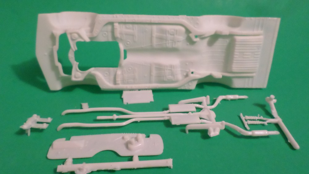 1967 GTO Pontiac 1/25 frame chassis axle rear end exhaust firewall model car lot