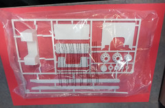 AMT WHITE FREIGHTLINER SD DD TRACTOR TRAILER MODEL KIT-Incomplete-parts shown