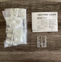 Lindberg 1934 Ford 3 Window Coupe Model Kit # 72133 1/32 Scale COMPLETE