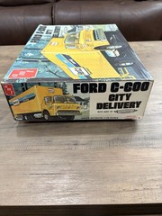 AMT Ford C-600 City Delivery Truck 1:25 Plastic Model Kit Unassembled T548