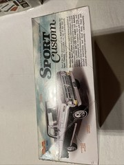 Ford 1972 Sport Custom Pickup 1:25 Moebius Hobby Model Kit Factory Sealed