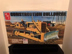 AMT 1086/06 CONSTRUCTION BULLDOZER-NIB- 1/25 SCALE -SUPER DETAILED