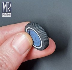 Thin White/Red Wall Tyres (x4) 1/24 Scale Resin – MiniRetro