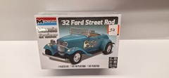 Monogram Classic Cruiser ’32 Ford Street Rod 1:24 Scale Model Kit 85-0882 NIB