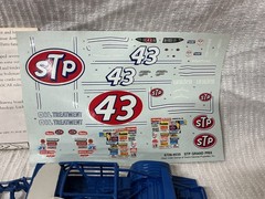 1990 Amt Ertl 43 Richard Petty STP Grand Prix Pontiac 1:25 Model Kit 6728
