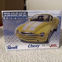 Revell Trucks Chevy SSR Kit # 85-7206 Factory Sealed 1:25