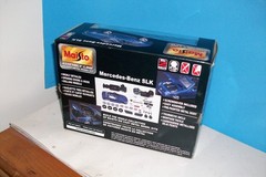 MERCEDES BENZ SLK 1:24 SCALE MODEL KIT MAISTO UNASSEMBLED 2001