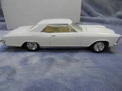 1/24 1965 AMT ORIGINAL ISSUE BUICK RIVIERA HARDTOP ANNUAL WHITE MODEL- BUILT