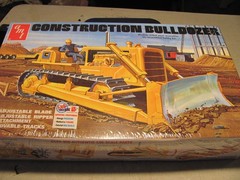 AMT Construction Bulldozer 1/25 Sealed packaging. 12up.