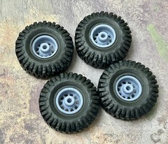 1/24 Scale: 15-Inch “D-Window Steel” Wheels W/ Huge 35-inch Mud Tires. Resin