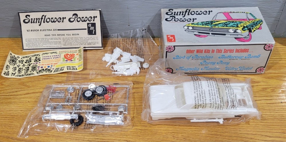 VINTAGE AMT 1962 BUICK ELECTRA SUNFLOWER FLOWER POWER 1:25 MODEL KIT #T136-150!