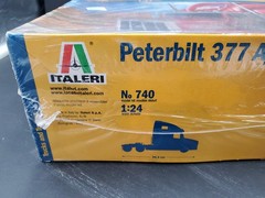 Peterbilt ROAD REBEL 377 A/E Semi Truck Italeri 1:24 Model Kit # 740 Open Bx