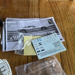 AMT SHOWROOM REPLICAS: 2012 CHEVY CORVETTE COUPE 1/25TH SCALE AMT756, 2012