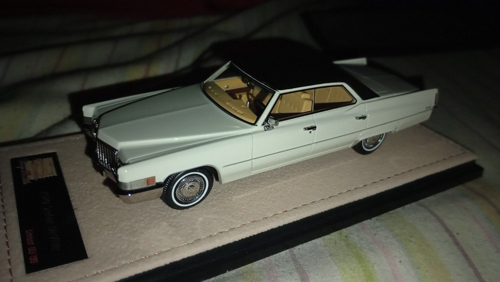 Stamp GLM Models 1970 Cadillac Sedan de Ville White w/ Black vinyl top 1/43