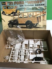 REVELL Model Kit 31 FORD WOODY Or TUDOR SEDAN 1/24 H-1275-200 Beach Boys Vibe